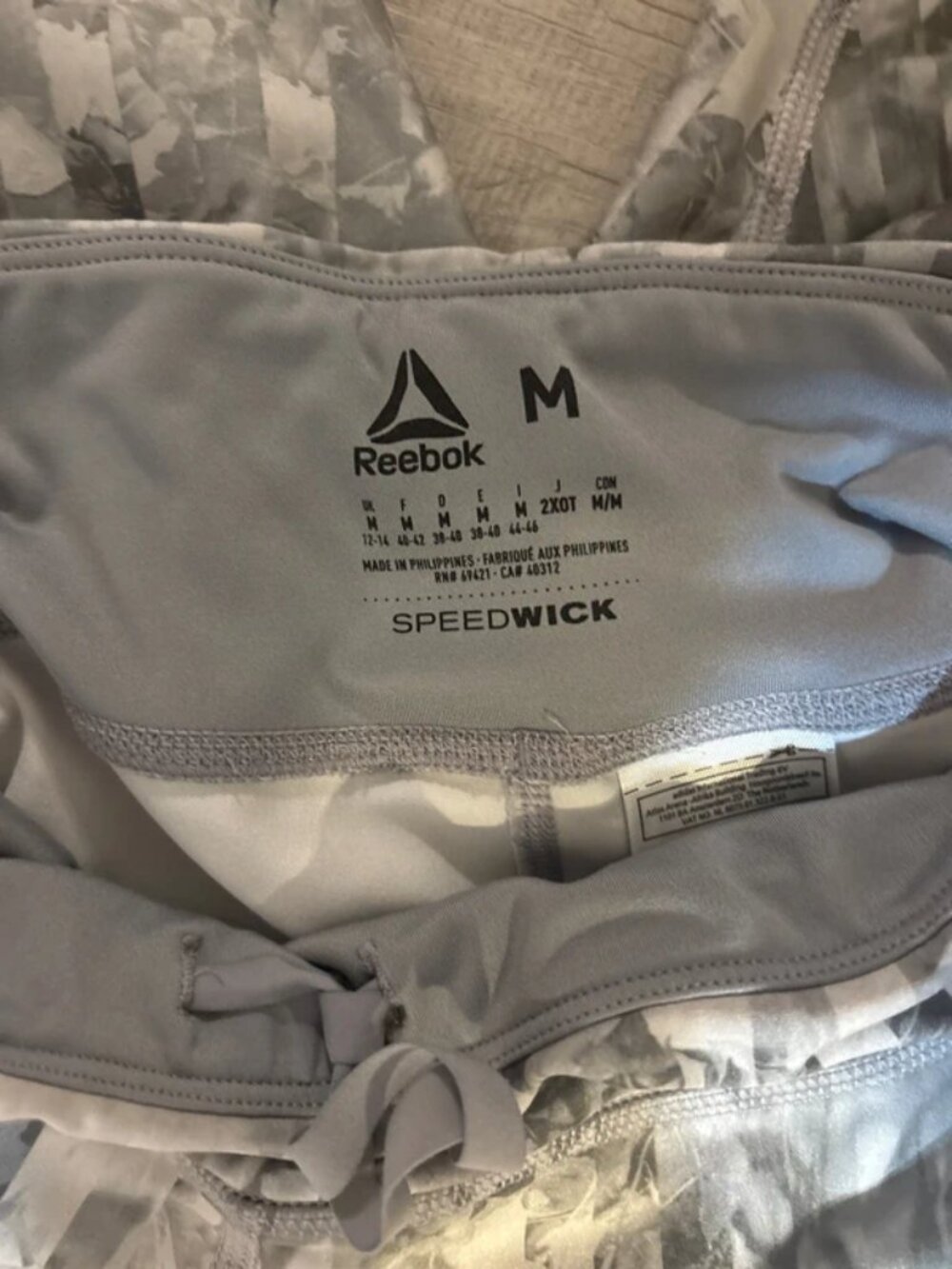 Size medium Reebok leggings - Picture 3 of 3